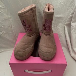 Little Laundry Snuggy bear furry pink boots size 2